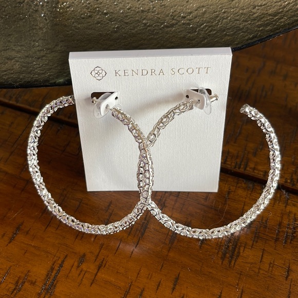 Kendra Scott Jewelry - Kendra Scott Maggie Hoop Earrings In Silver Filigree brand new never worn